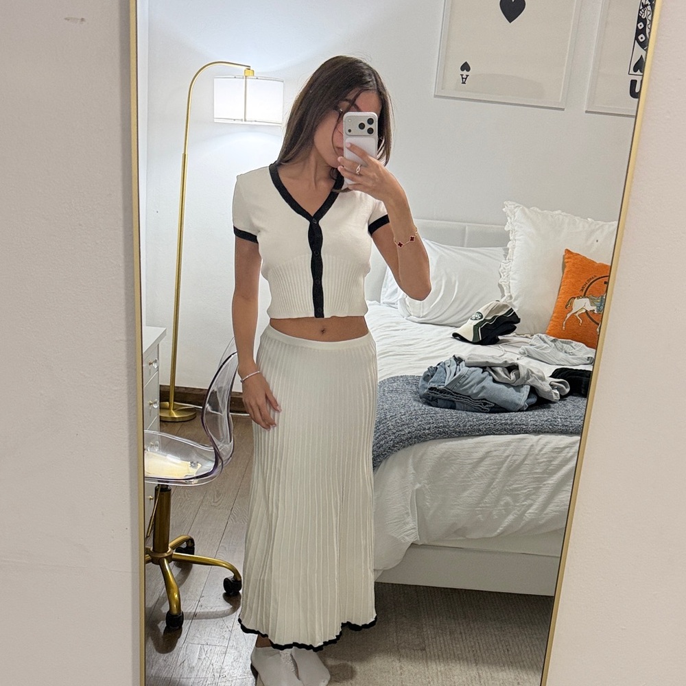Elegant White and Black Trim Pleated Skirt